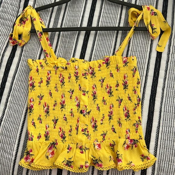 Cute yellow summer crop top - Picture 3 of 3